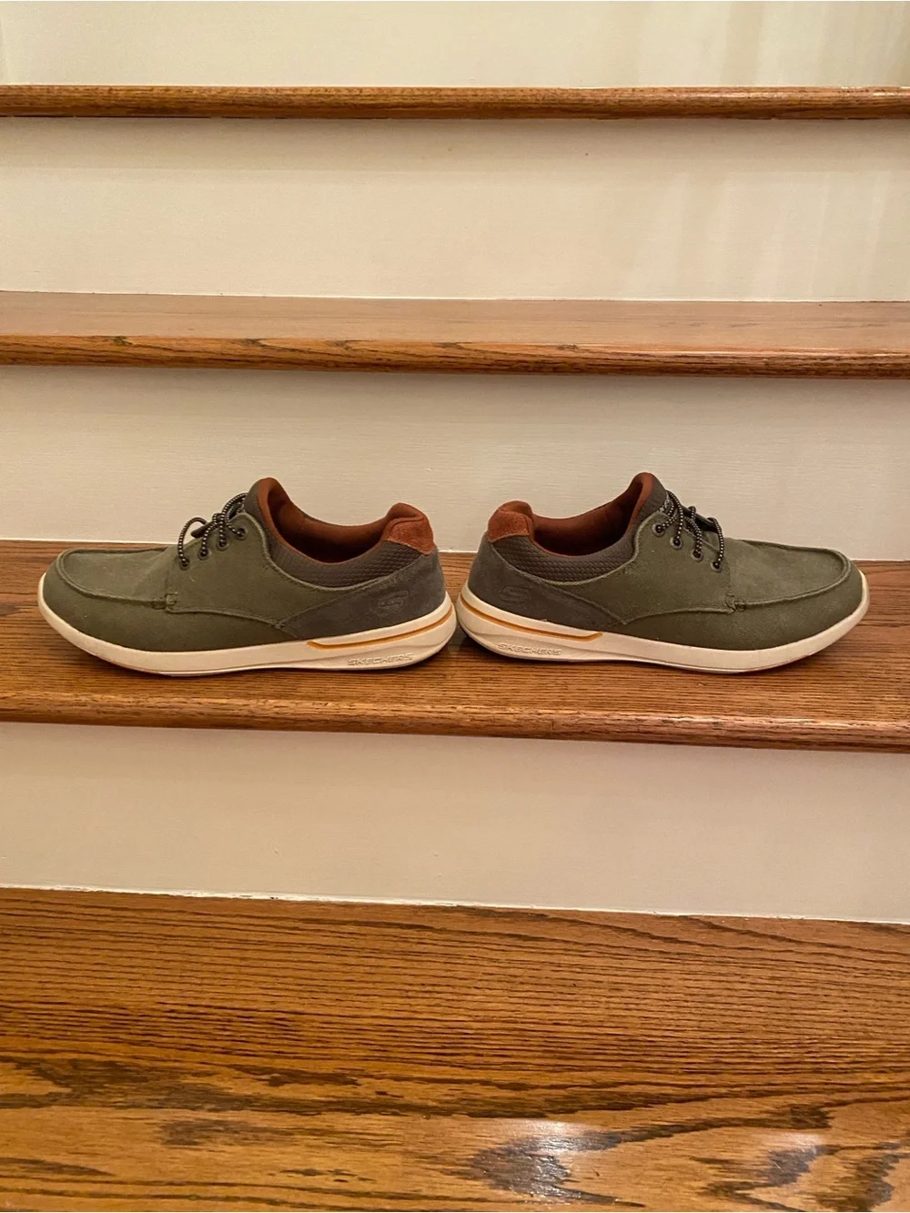 Skechers Men’s 10 Olive w/Brown Canvas Slip-On Lace-Up Sneakers Excellent Cond.